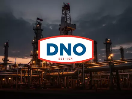 Industrielle Öl- und Gasanlage bei Dämmerung als Symbol für den Energiesektor. - Foto: über boerse-global.de