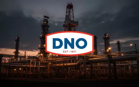 Industrielle Öl- und Gasanlage bei Dämmerung als Symbol für den Energiesektor. - Foto: über boerse-global.de