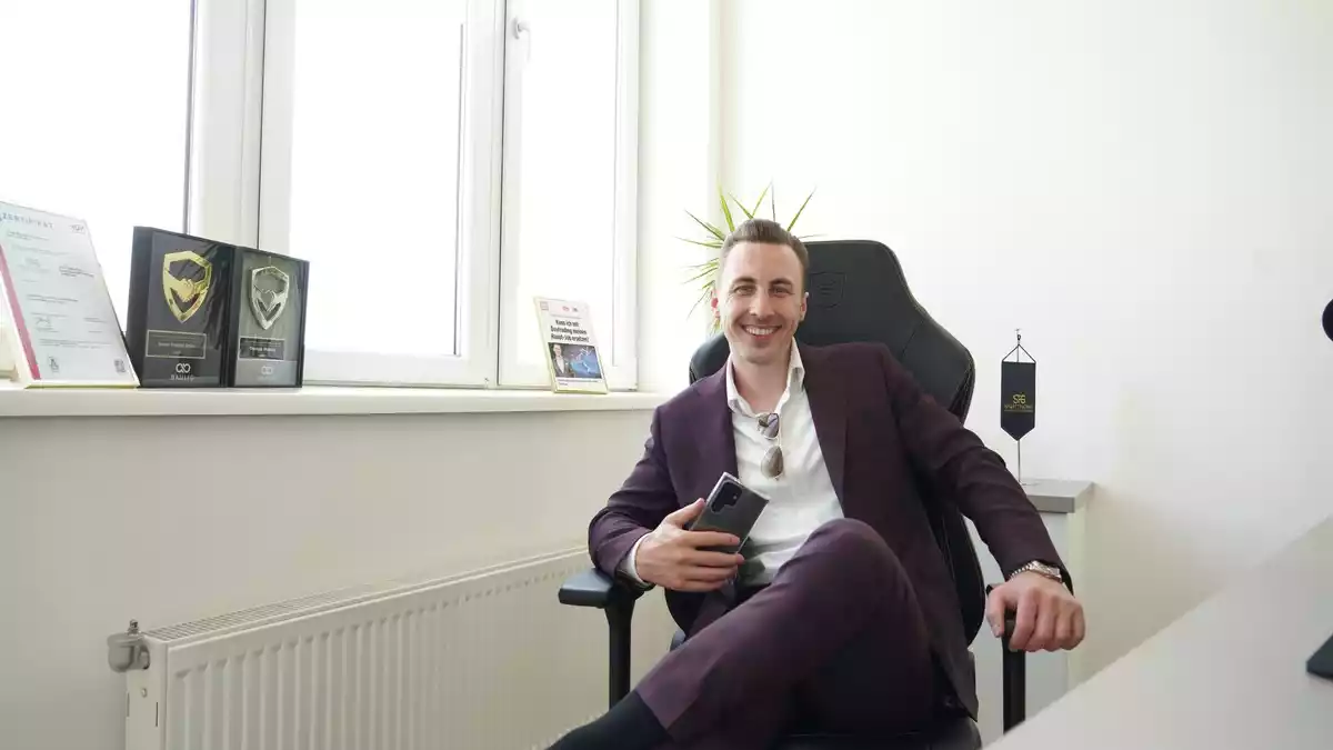Genug Aufträge, zu wenig Cashflow: Wie das Unternehmenscoaching von Smart Trading Gains betriebliche Engpässe löst - Bild: presseportal.de