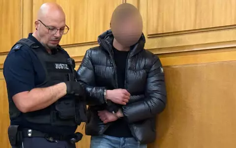 Der angeklagte mutmaßliche Bankräuber wollte laut Staatsanwaltschaft mit der Beute seinen aufwendigen Lebensstil finanzieren. - Foto: Martin Oversohl/dpa