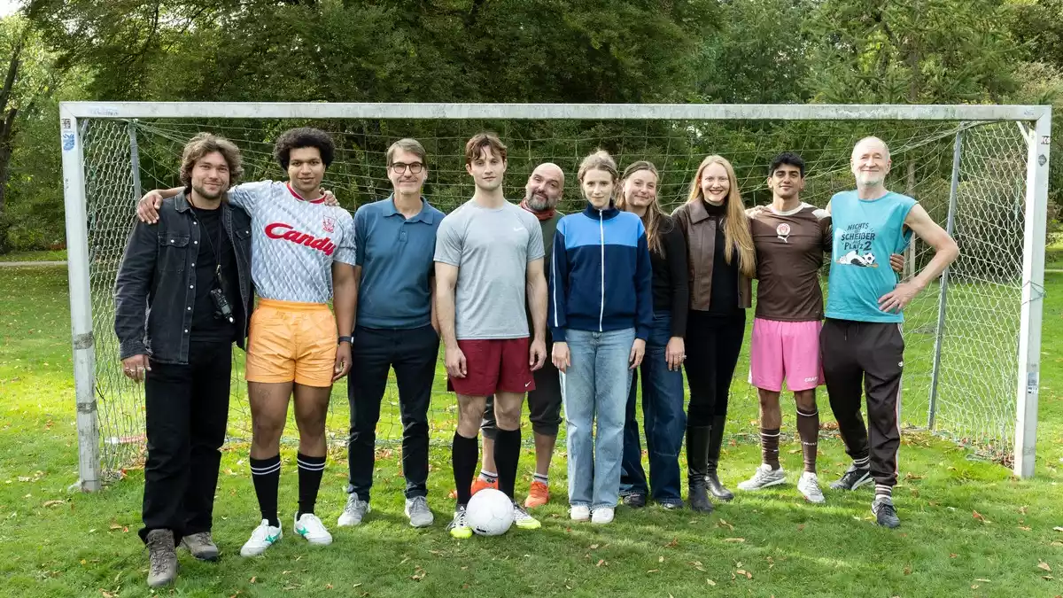 NDR dreht „Nordlichter-Komödie „War doch nur Spaß mit Katharina Stark, Nick Romeo Reimann, Peter Lohmeyer, Anja Kling und Pierre Littbarski - Bild: presseportal.de