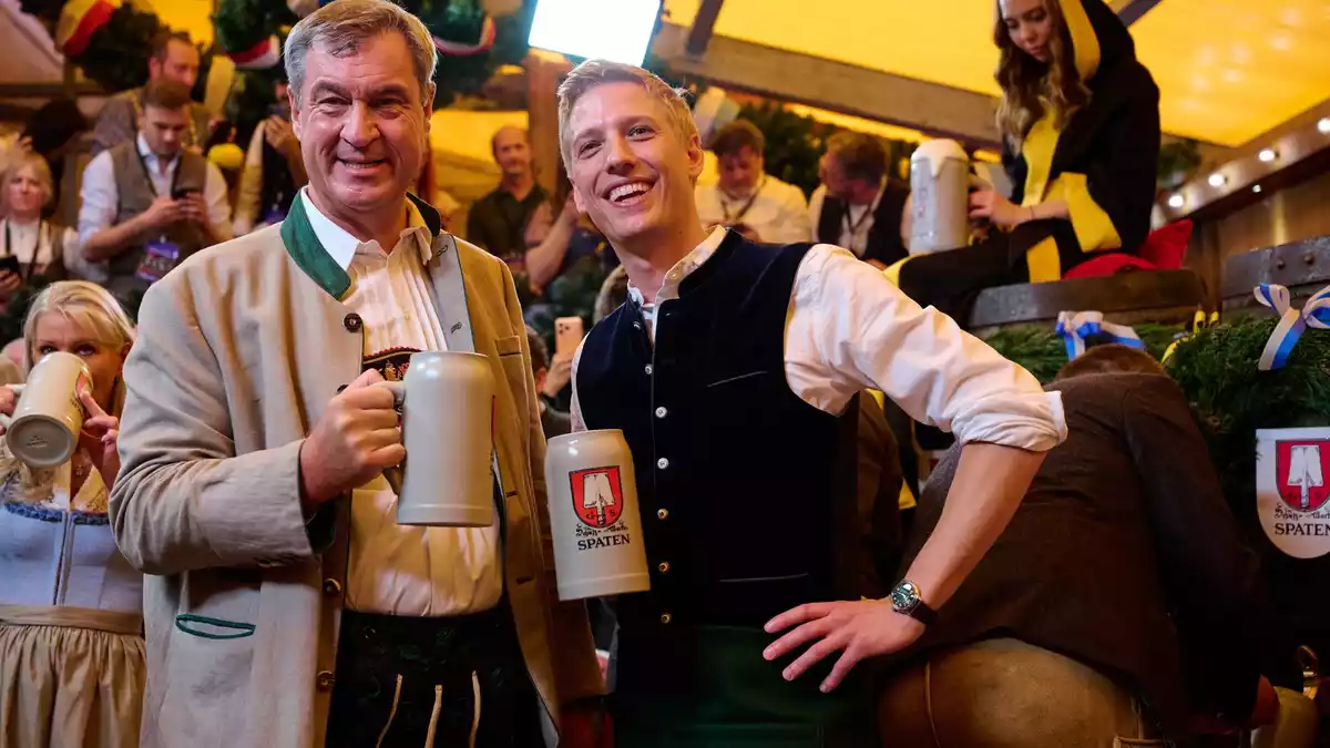 Markus Söder (l) und Münchens OB Dominik Kraus sehen das Oktoberfest als Pluspunkt einer Münchner Olympia-Bewerbung. (Archivbild) - Bild: Sven Hoppe/dpa