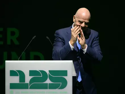 Der Druck auf FIFA-Boss Infantino wird hochgehalten. (Archivbild) - Foto: Hendrik Schmidt/dpa