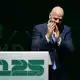 Der Druck auf FIFA-Boss Infantino wird hochgehalten. (Archivbild) - Bild: Hendrik Schmidt/dpa