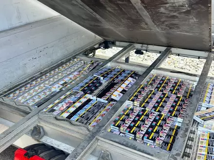 HZA-RO: Zigaretten in professionellem Schmuggelversteck / ZOLL entdeckt über 48.000 Zigaretten im doppelten Boden eines Kleintransporters aus Bulgarien - Foto: presseportal.de