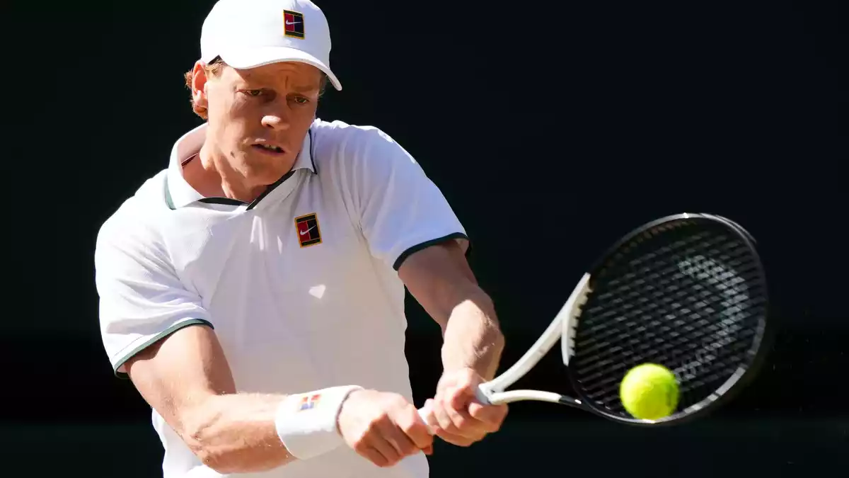 Fällt weiter verletzt aus: Tennisstar Jannik Sinner. (Archivbild) - Bild: Ben Whitley/PA Wire/dpa