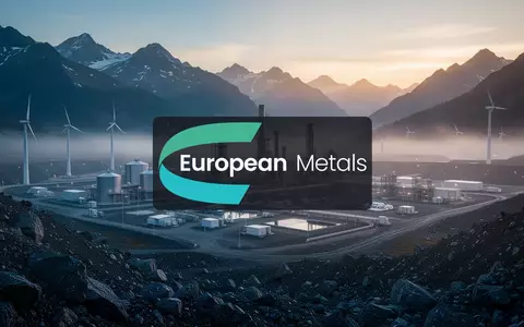 Moderne Lithium-Förderanlage in einer europäischen Berglandschaft bei Sonnenaufgang. - Foto: über boerse-global.de