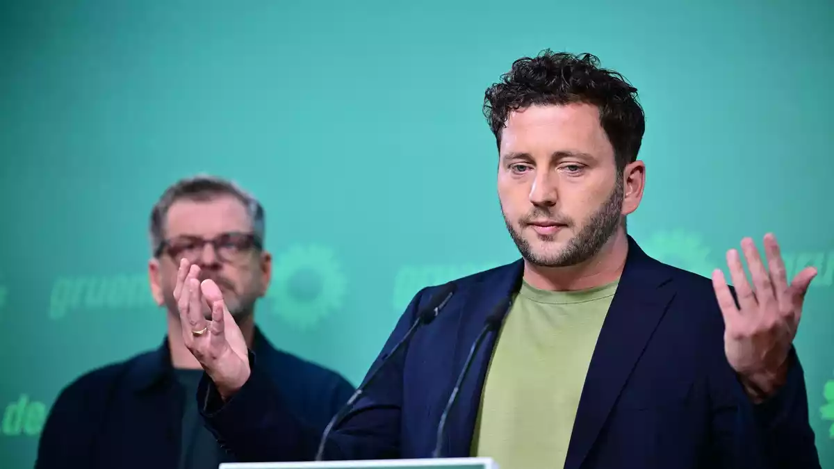 Wer die Stolpersteine aus dem Straßenbild verbannen wolle, müsse sich fragen lassen, warum die sichtbare Erinnerung an die Opfer störe, sagt Banaszak. (Archivbild) - Bild: Sebastian Gollnow/dpa