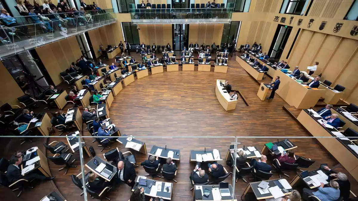 Der Bundesrat befasste sich erstmals mit dem Bundeshaushalt 2027. - Bild: Christophe Gateau/dpa