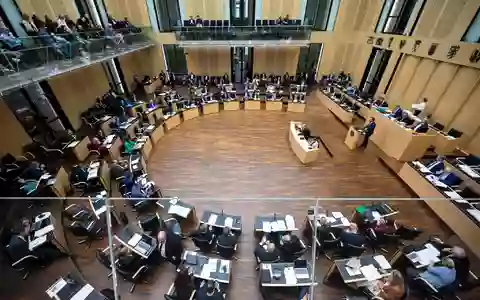 Der Bundesrat befasste sich erstmals mit dem Bundeshaushalt 2027. - Foto: Christophe Gateau/dpa