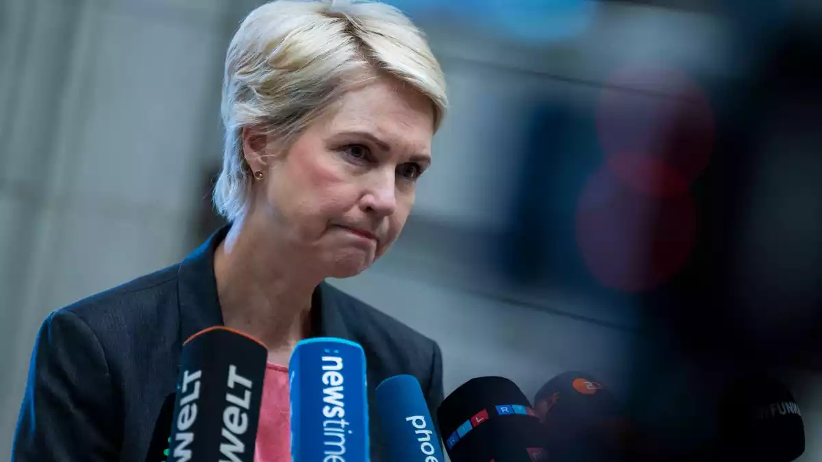 Mecklenburg-Vorpommerns Ministerpräsidentin Manuela Schwesig appelliert an Kanzler Friedrich Merz.  - Bild: Christophe Gateau/dpa
