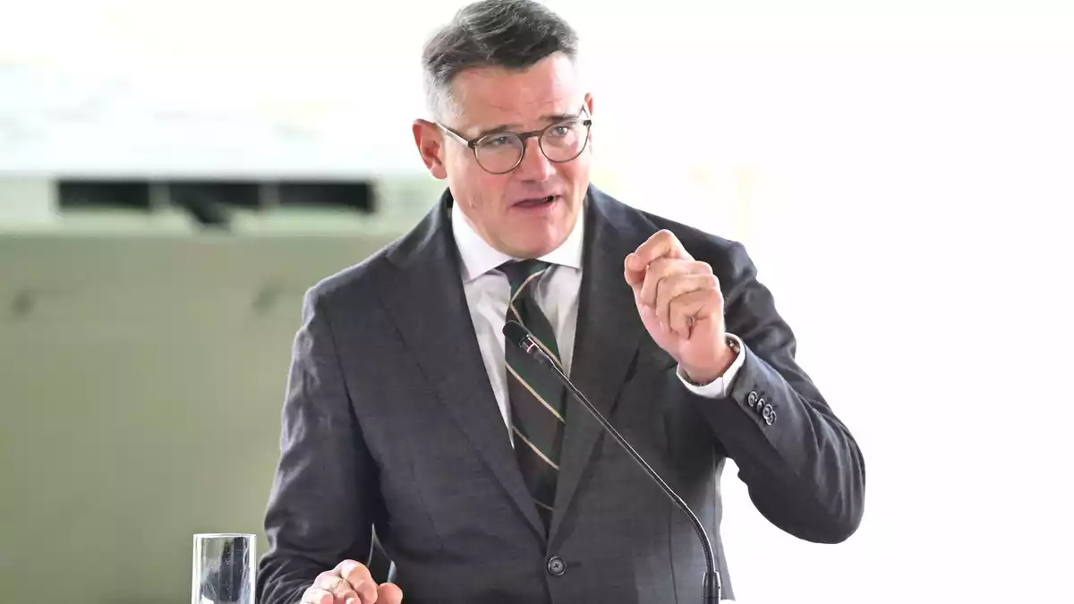 Hessens Regierungschef Boris Rhein hat neben der Zuckersteuer auch geplante Steuererhöhungen auf Tabak und Alkohol abgelehnt. (Archivbild) - Bild: Swen Pförtner/dpa