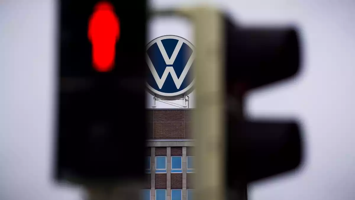 VW, Audi und Seat rufen Hunderttausende Autos zurück. (Archivbild) - Bild: Moritz Frankenberg/dpa