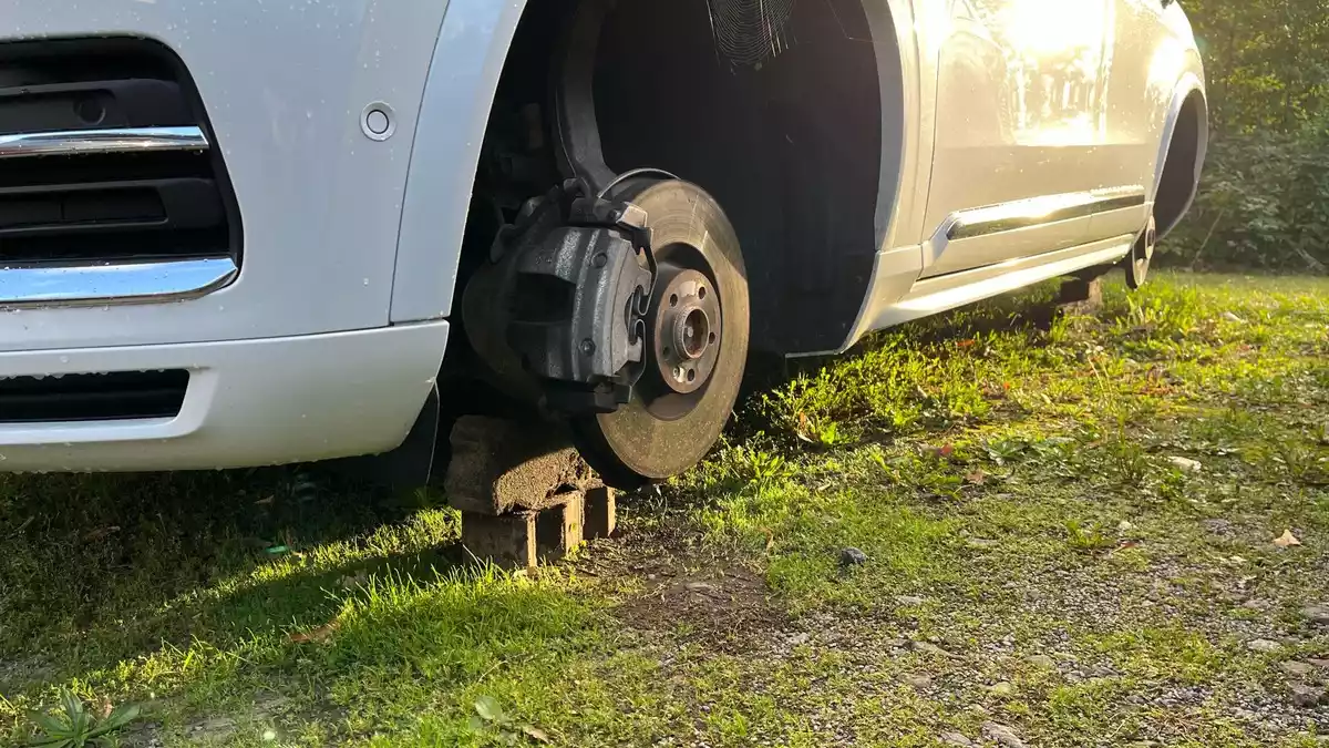 POL-MI: Reifen von zwei Volvo entwendet - Polizei sucht Zeugen - Bild: presseportal.de