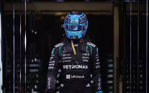 George Russell erhöht den Druck auf seinen Mercedes-Teamkollegen. - Foto: Pavel Bednyakov/AP/dpa