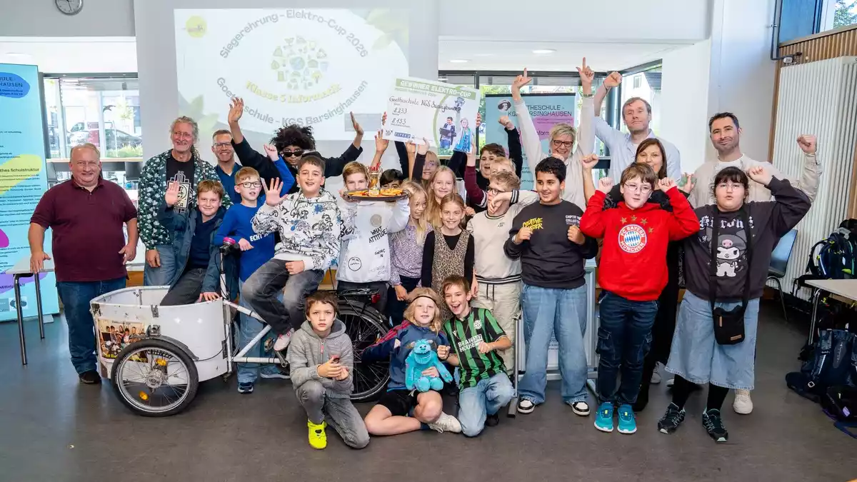 17.731 Teile, strahlende Gesichter und ein neuer Rekord: Goetheschule KGS Barsinghausen gewinnt den 9. Elektro-Cup - Bild: presseportal.de