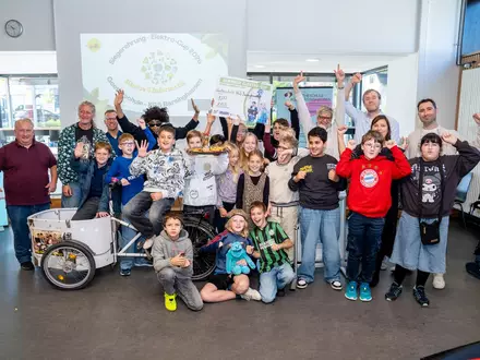 17.731 Teile, strahlende Gesichter und ein neuer Rekord: Goetheschule KGS Barsinghausen gewinnt den 9. Elektro-Cup - Foto: presseportal.de