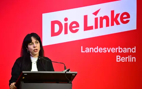 Spitzenkandidatin Elif Eralp nahm auf dem Linke-Parteitag zu Vorwürfen gegen ihre Partei Stellung.  - Foto: Sebastian Gollnow/dpa
