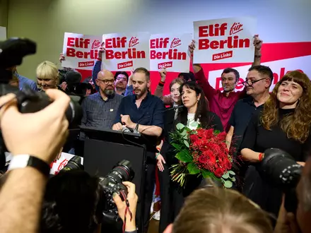 Die Berliner Linke will nach ihrem Wahlsieg eine rot-grün-rote Koalition schmieden.     - Foto: Sebastian Gollnow/dpa