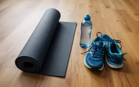 Symbolbild: Yogamatte, Trinkflasche und Laufschuhe - Foto: über boerse-global.de