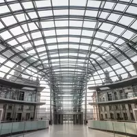 Die gläserne Kuppel des Berliner Reichstagsgebäudes von innen betrachtet, die für Transparenz und staatliche Ordnung steht. - Foto: über boerse-global.de