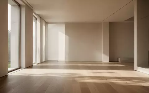 Ein lichtdurchfluteter, minimalistischer Raum mit weichem Tageslicht, der Ruhe und mentale Entspannung ausstrahlt. - Foto: ĂŒber boerse-global.de