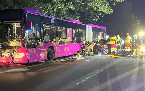 POL-BO: Verkehrsunfall mit mindestens fünf verletzten Personen und Unfallflucht in Witten - Zeugen gesucht - Foto: presseportal.de
