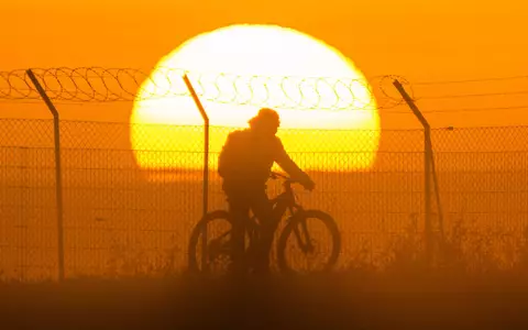 Am Wochenende wird es noch einmal sommerlich in Deutschland – im Südwesten sogar mit Temperaturen über 30 Grad. - Foto: Julian Stratenschulte/dpa