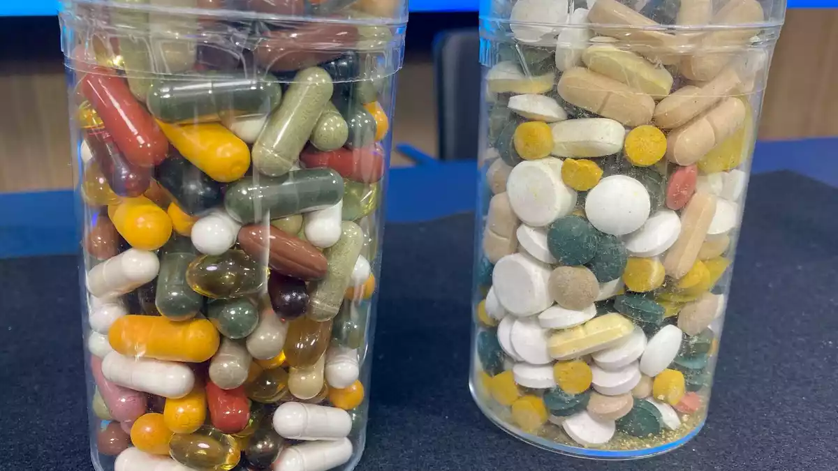 Bei Nahrungsergänzungsmittel aus sogenannten Botanicals fordern Wissenschaftler von der Politik zum Verbraucherschutz eine Regulierung. (Symbolbild)  - Bild: Vanessa Reiber/dpa