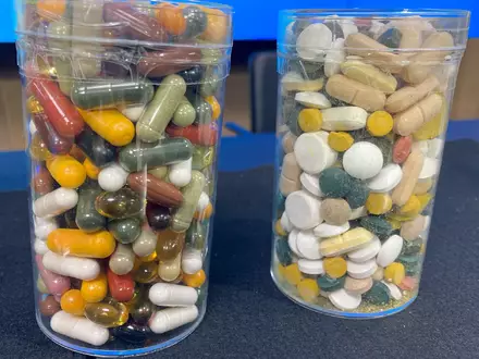 Bei Nahrungsergänzungsmittel aus sogenannten Botanicals fordern Wissenschaftler von der Politik zum Verbraucherschutz eine Regulierung. (Symbolbild)  - Foto: Vanessa Reiber/dpa