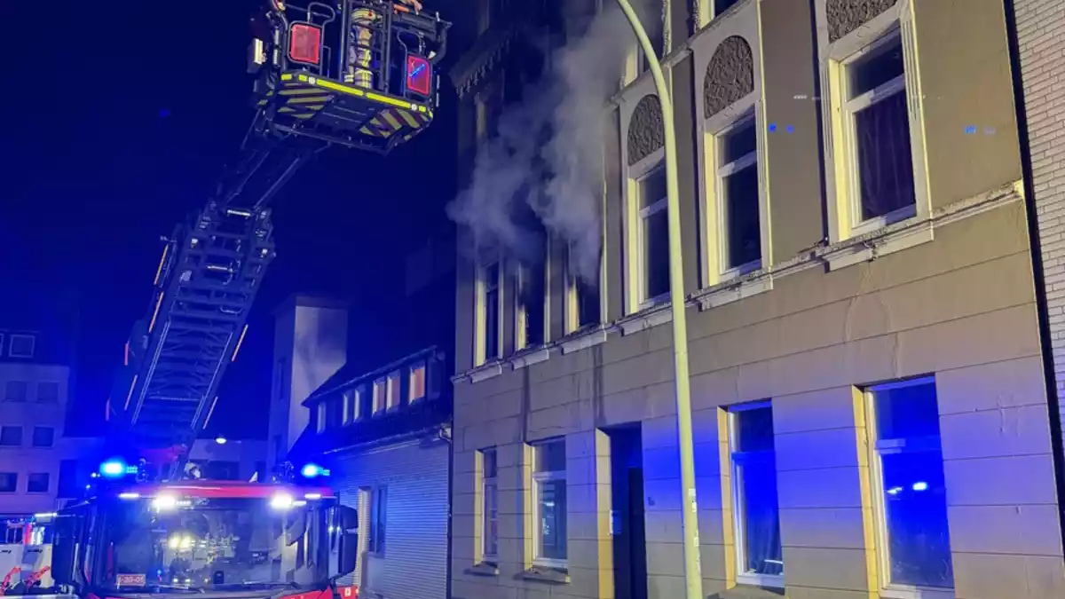 FW Bremerhaven: Einsatzreiche Nacht für die Feuerwehr Bremerhaven - Bild: presseportal.de