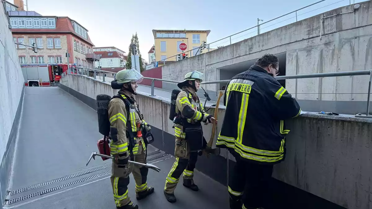 FW Weinheim: Angebranntes Essen löst Feuerwehreinsatz im 3-Glocken-Center aus - Bild: presseportal.de