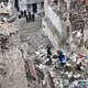 Vier Menschen werden nach der Explosion weiterhin vermisst. - Bild: Yorgos Karahalis/AP/dpa