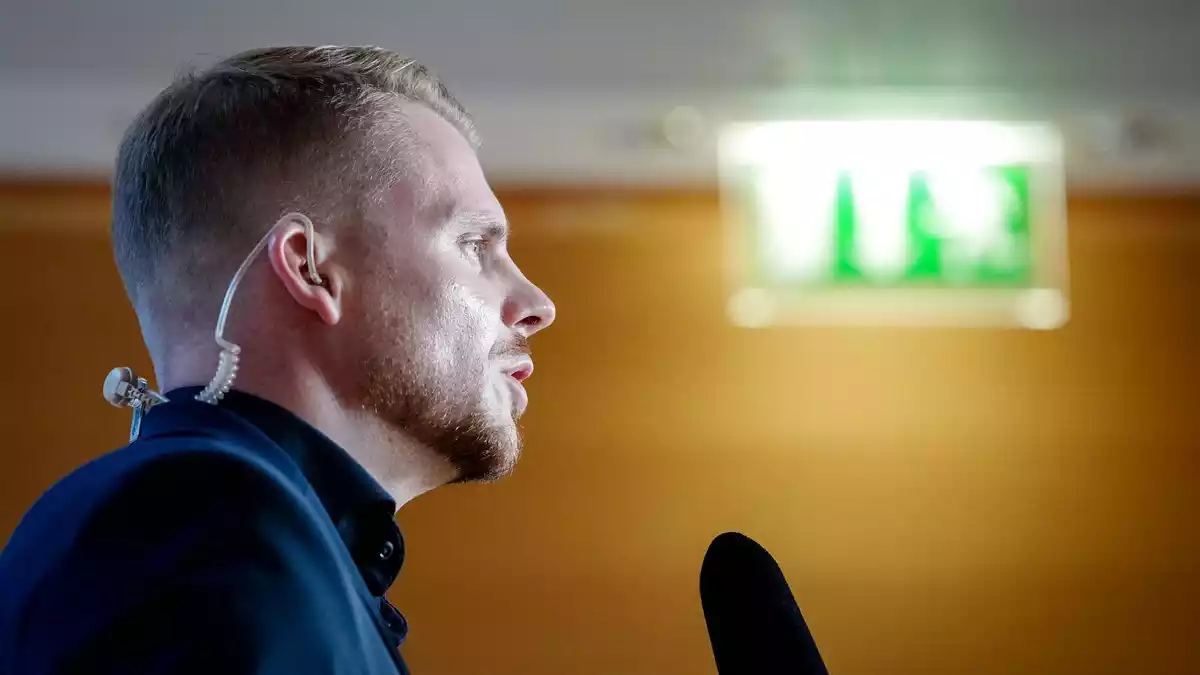 SPD-Generalsekretär Tim Klüssendorf hat klargemacht, dass seine Partei noch mehr Gesprächsbedarf bei der Pflege hat. (Archivfoto) - Bild: Kay Nietfeld/dpa