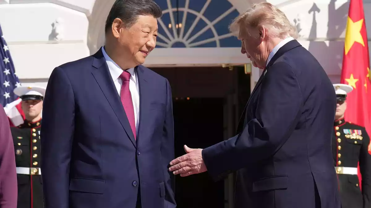 Chinas Staatschef Xi Jinping (l) reiste für drei Tage zu US-Präsident Donald Trump nach Washington. - Bild: Jacquelyn Martin/AP/dpa