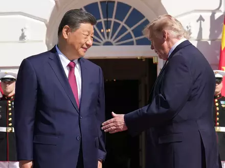 Chinas Staatschef Xi Jinping (l) reiste für drei Tage zu US-Präsident Donald Trump nach Washington. - Foto: Jacquelyn Martin/AP/dpa