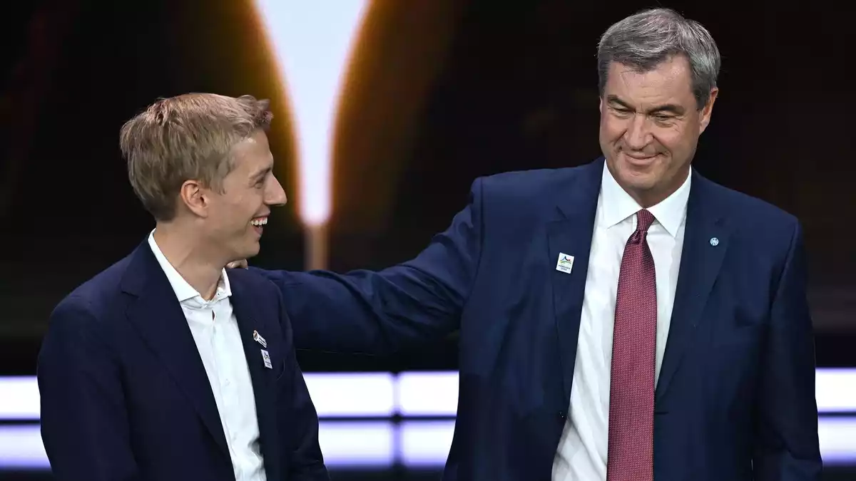 München mit Oberbürgermeister Dominik Krause (Grüne, l) und dem Ministerpräsidenten Markus Söder (CSU, r) hatte deutlich die Nase vorn.  - Bild: Marijan Murat/dpa