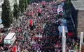 Allein 20.000 Menschen zogen nach Polizeiangaben bei verschiedenen Demonstrationszügen durch Nürnberg. - Foto: Daniel Löb/dpa