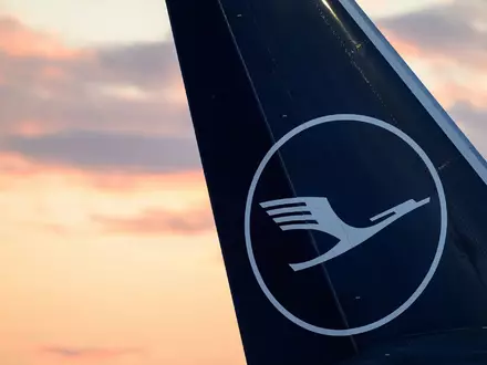 Das Flugzeug vom Typ Boeing 747-400 wird nach Lufthansa-Angaben derzeit untersucht. (Symbolbild) - Foto: Hannes P. Albert/dpa
