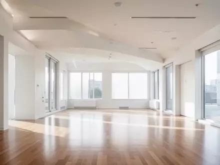 Ein heller, minimalistischer Schulungsraum mit modernem Interieur und natürlichem Lichteinfall. - Foto: über boerse-global.de