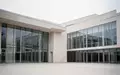Moderne architektonische Fassade eines Regierungsgebäudes bei Tageslicht ohne Personen oder Beschriftungen. - Foto: über boerse-global.de
