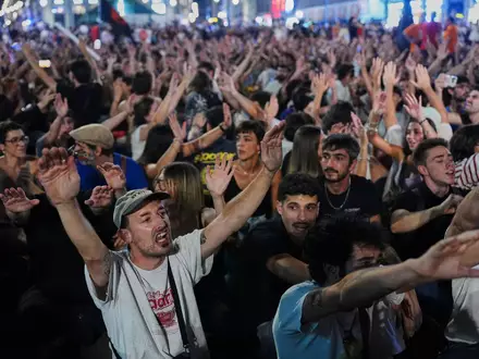 Die Behörden sprachen von 25.000 Teilnehmern, die Veranstalter von 300.000. - Foto: Manu Fernandez/AP/dpa