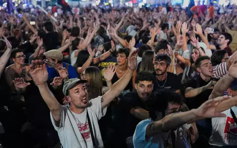 Die Behörden sprachen von 25.000 Teilnehmern, die Veranstalter von 300.000. - Foto: Manu Fernandez/AP/dpa