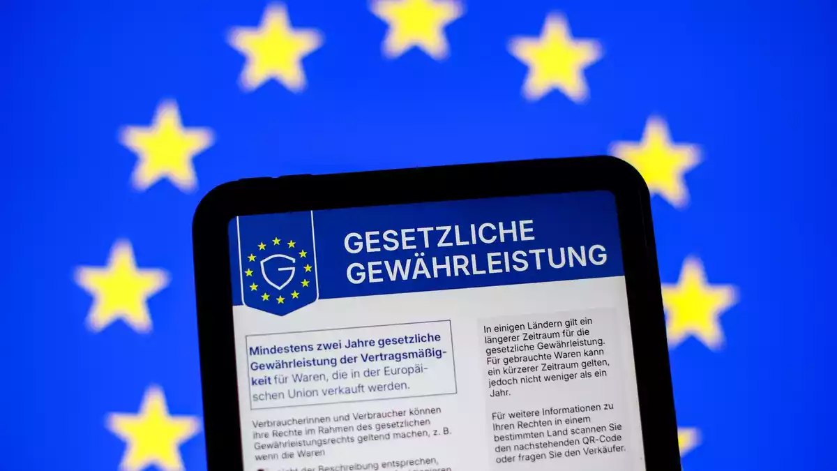 Das Label macht deutlich: Kunden können in der EU defekte Neuware mindestens zwei Jahre lang reklamieren - in manchen Ländern auch länger. (Symbolbild)  - Bild: Jan Woitas/dpa