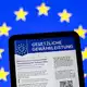 Das Label macht deutlich: Kunden können in der EU defekte Neuware mindestens zwei Jahre lang reklamieren - in manchen Ländern auch länger. (Symbolbild)  - Bild: Jan Woitas/dpa