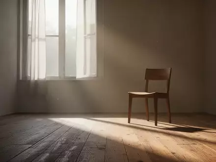 Ein minimalistischer, sonnendurchfluteter Raum mit einem leeren Stuhl vor einem Fenster, der Ruhe und Heilung symbolisiert. - Foto: über boerse-global.de