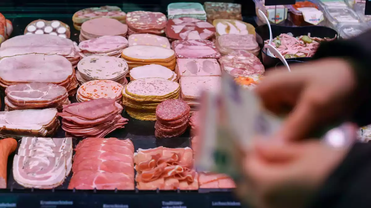 Bei Wurstwaren nahmen zuletzt sowohl Käuferreichweite als auch Absatzmenge ab. (Symbolbild) - Bild: Jan Woitas/dpa
