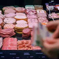 Bei Wurstwaren nahmen zuletzt sowohl Käuferreichweite als auch Absatzmenge ab. (Symbolbild) - Foto: Jan Woitas/dpa