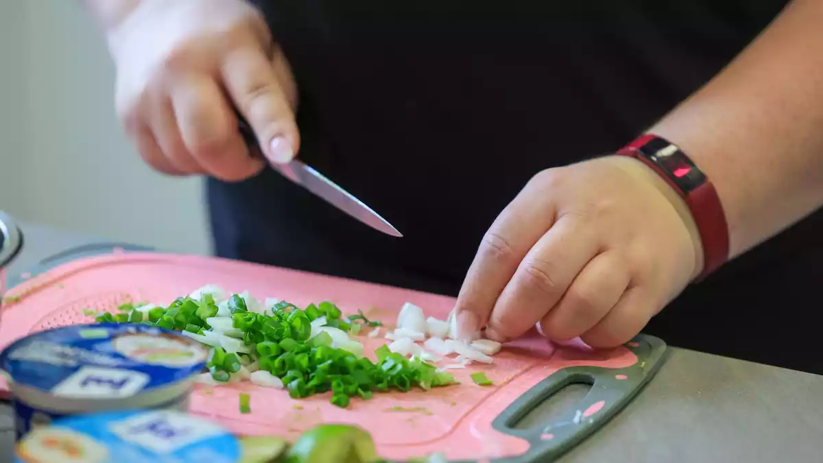 Judith Pape-Greif forscht zu übergewichtigen Eltern. Ein Thema: Die Ernährung. (Symbolbild)  - Bild: Jan Woitas/dpa