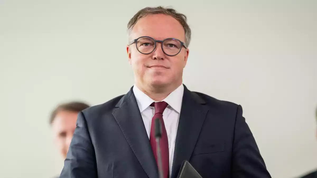 Thüringens Ministerpräsident Mario Voigt (CDU) dringt auf eine programmatische Neuaufstellung seiner Partei nach drei Wahlniederlagen bei Landtagswahlen. (Archivbild) - Bild: Jacob Schröter/dpa